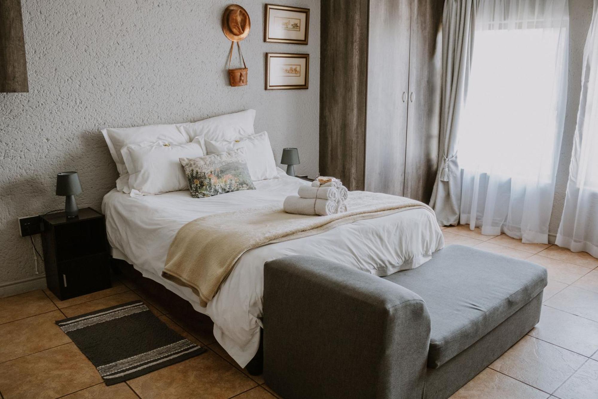 White Linen Guesthouse Tierpoort Eksteriør bilde